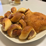 粉とクリーム - というわけで、食べやすい長さに切断。カレーパソともに。