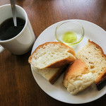 パンバイキングはどれも美味しい～。ホットコーヒーはセルフでおかわり自由。