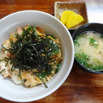 みかさ屋食堂 - 料理写真:木の葉丼 580円