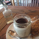 Bake & Beans - グラティラミス・瓶のふたを開けると