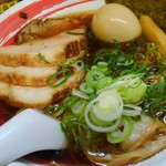 醤魂中華そば - 味玉を発掘して、また別アングルから。