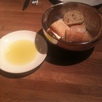 ブラッスリー アルティザン - ⑤自家製パン１/２　300円