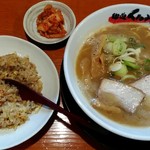 麺道 来夢 - 「くるみラーメン＆半チャンセット」無料キムチ850円