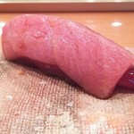 鮨 おさむ - ヅケにトロがおんぶしてます♪