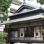 橦木館カフェ - 和館の外観はこんな感じ