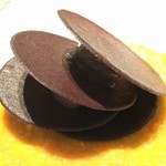 アッシュ - 砂漠に咲いた花のイメージだそうです