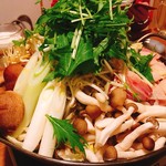 Teien tomoei - 名古屋コーチン・つくねの寄せ鍋（つくね見えへん…。）