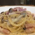 サニー サイド カフェ - ベーコンとしめじの豆乳クリームソース