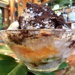 いちょうの木 - 白玉、ベイリーズ、ブラックココア、ラムレーズンペースト、あんず、カルバドス、だだちゃ豆入りずんだあん、寒天の8種盛り 900円