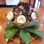 いちょうの木 - 白玉、ベイリーズ、ブラックココア、ラムレーズンペースト、あんず、カルバドス、だだちゃ豆入りずんだあん、寒天の8種盛り 900円