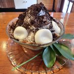 いちょうの木 - 白玉、ベイリーズ、ブラックココア、ラムレーズンペースト、あんず、カルバドス、だだちゃ豆入りずんだあん、寒天の8種盛り 900円