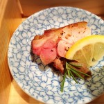 じどりや 穏座 - ももの藁焼き