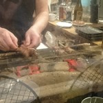 炭火焼酒場 蔵 - 目の前が焼き場だった