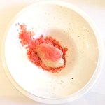 ラ・リューン - メニューＡ 3024円 のいちごのサラダ メレンゲのソルベ