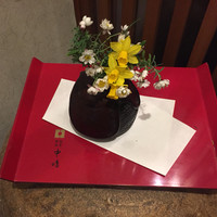 新宿割烹 中嶋 - 玄関に花