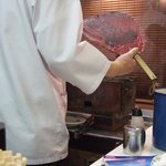 もつ焼男体山 - 串を6本焼き中