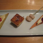 ごはん屋 今ここ - ２種のチーズを乗せたトルティーヤ、じゃがいも、有明小柱