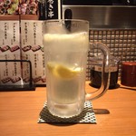 Hakata Yasaimaki Gushi Kibakumon - たっぷりレモンの生搾り酎ハイ