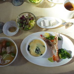 CARO FORESTA ELFO - 朝ごはん。洋食。