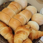 CARO FORESTA ELFO - 朝ごはんのパン。ふかふか♪