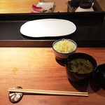 すし処 旬香 多喜 - ランチのサラダと味噌汁