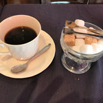 カフェルージュ - コーヒーには2種類の角砂糖