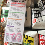 Seniman Coffee Studio - 色んなコーヒーが並んでいます。