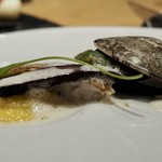 RESTAURANT hidamarino - のどぐろ ハマグリ香草パン粉焼 黄人参白ワインのソース