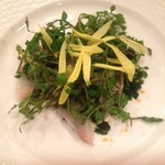前菜の魚。サラダ仕立て。