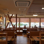 錦わらい - 広々とした店内でごゆっくりどうぞ♪