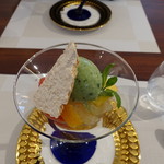 ビストロ ダイア - デザートもココナッツのスフレの下は・・・