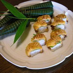 千松しま - 鱧と思いきや "ほや" の寿司と粽。