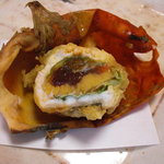 千松しま - 揚物は"ほや"を大葉と穴子で包み揚げたもの。