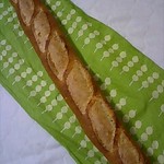 ブレッドガーデン - バゲット 250円 (約50cmのフランスパン。皮がパリパリっ♪)