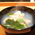 日本料理 晴山 - 蛤と若芽、木の芽と蕨を添えて