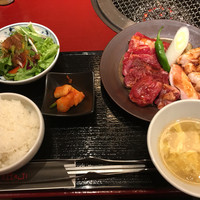 焼肉トラジ 大阪ヒルトンプラザ ウエスト店 - 彩り御膳
