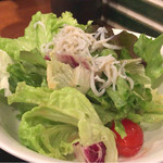 魚感うえさき - サラダには釜揚げシラスが♪