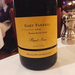 64308102 - 肉に適切かつ予算範囲内のピノ・ノワールを、と言ったら出てきた。