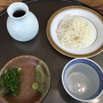 すぎやま - お蕎麦の一皿目（少し食べちゃいました）