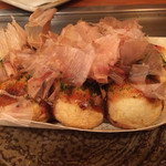 本家 大たこ - 「たこ焼き」10ケ。『大たこ』の「たこ焼き」はとにかくタコが大きい。また、店舗内調理販売であるためか、出店のそれと比較して、調理品質の高さを感じた。