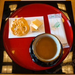 首里城 鎖之間 - 琉球菓子とさんぴん茶のセット @310円