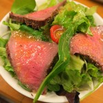 立ち呑み しゅう - ローストビーフサラダ仕立