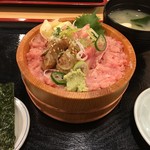 すし三崎丸 - インドマグロ頭肉丼