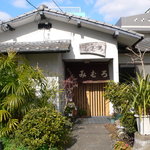 おふくろの味 みむろ - もとは民家かなと思わせる外観です。