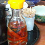 おふくろの味 みむろ - 唐辛子をつけ込んだお酢です。あまり辛くはありませんでした。
