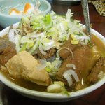 煮込みは量が多いです！