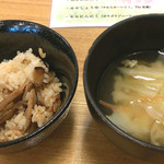 アンデコ - 混ぜご飯と味噌汁