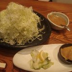とんかつ 串揚げ 優膳 - キャベツと漬物（2010/03）