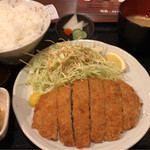 居酒屋 金楽や - 三元豚ロースカツ定食 800円。