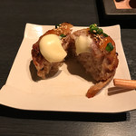 喰心 meat Dining - 肉巻きおにぎり（割りの図）